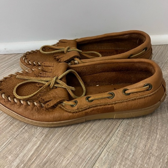 Minnetonka Moccasins Size 5 - Picture 5 of 7